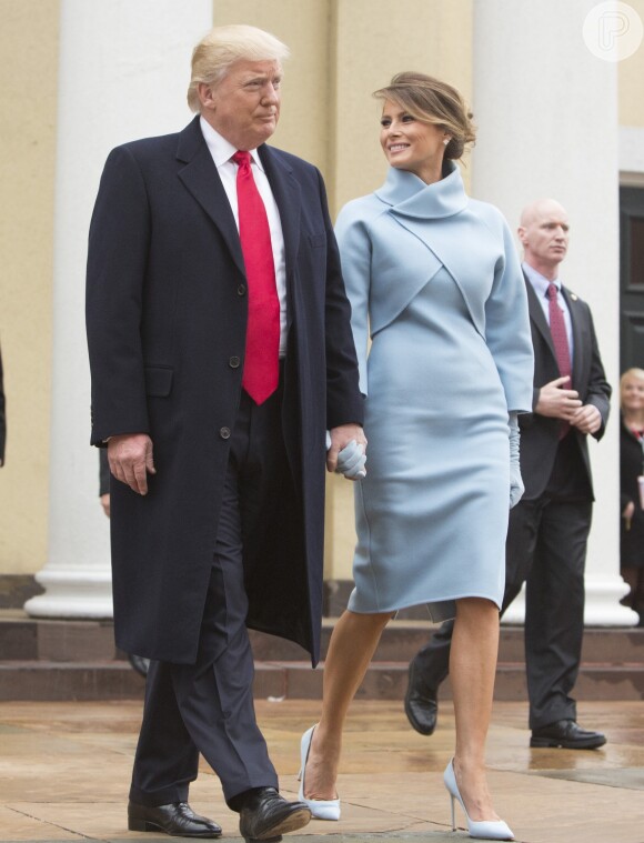 Look de Melania Trump divide opinião na posse de Donald Trump nos EUA: 'Estranho', disse um internauta nesta sexta-feira, 20 de janeiro de 2017