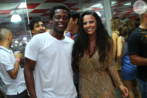 Viviane Araújo posou ao lado de Maicon Rodrigues, seu companheiro de elenco de 'Rock Story'