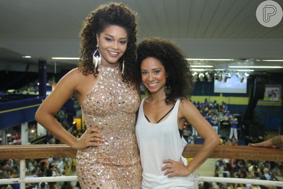 Juliana Alves e Cinara Leal posaram juntas no ensaio da Unidos da Tijuca