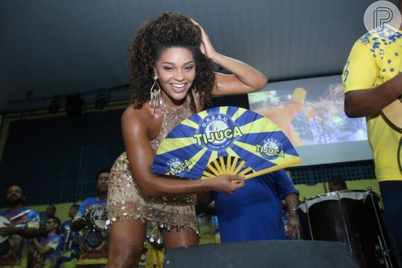 Juliana Alves arrasou no ensaio da Unidos da Tijuca para o carnaval, na noite deste sábado, 21 de janeiro de 2017