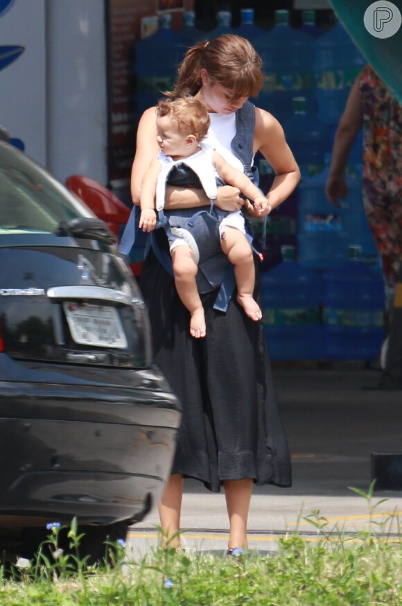 Sophie Charlotte exibiu novo visual em passeio com a família, neste domingo, 22 de janeiro de 2017