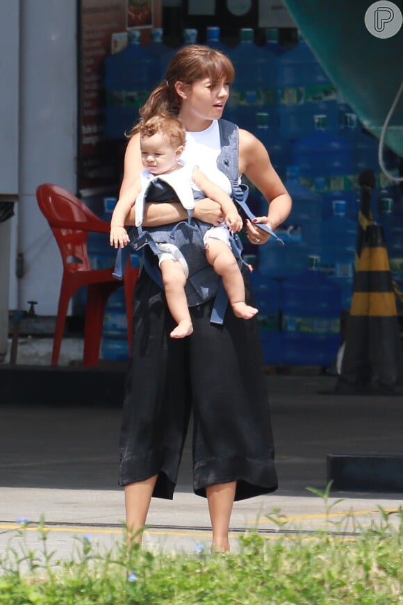 Sophie Charlotte exibiu novo visual em passeio com a família, neste domingo, 22 de janeiro de 2017