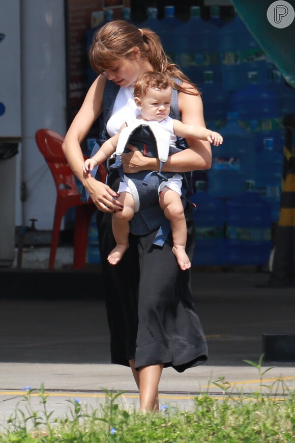 Sophie Charlotte exibiu novo visual em passeio com a família, neste domingo, 22 de janeiro de 2017