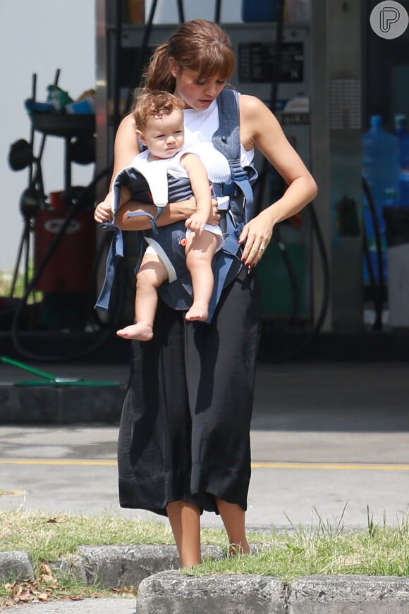 Sophie Charlotte exibiu novo visual em passeio com a família, neste domingo, 22 de janeiro de 2017