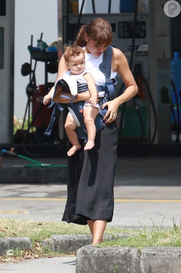 Sophie Charlotte exibiu novo visual em passeio com a família, neste domingo, 22 de janeiro de 2017