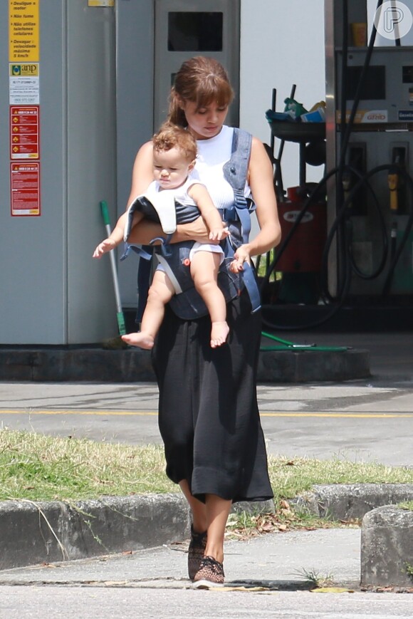 Sophie Charlotte exibiu novo visual em passeio com a família, neste domingo, 22 de janeiro de 2017