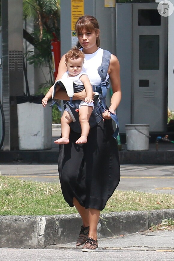 Sophie Charlotte exibiu novo visual em passeio com a família, neste domingo, 22 de janeiro de 2017