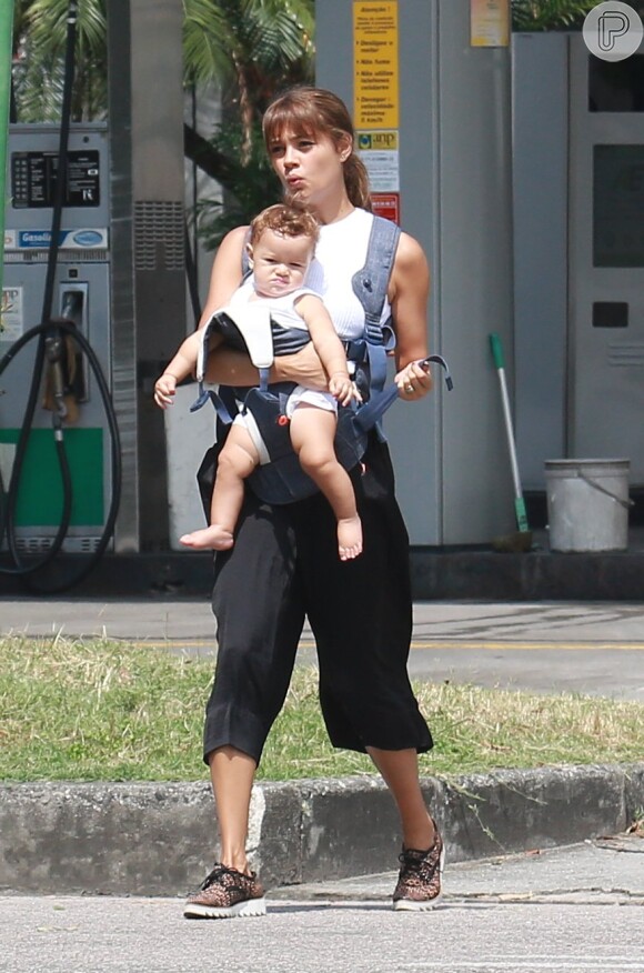 Sophie Charlotte exibiu novo visual em passeio com a família, neste domingo, 22 de janeiro de 2017