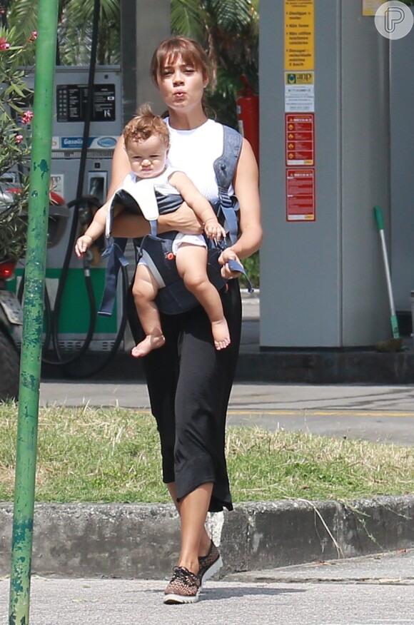 Sophie Charlotte exibiu novo visual em passeio com a família, neste domingo, 22 de janeiro de 2017