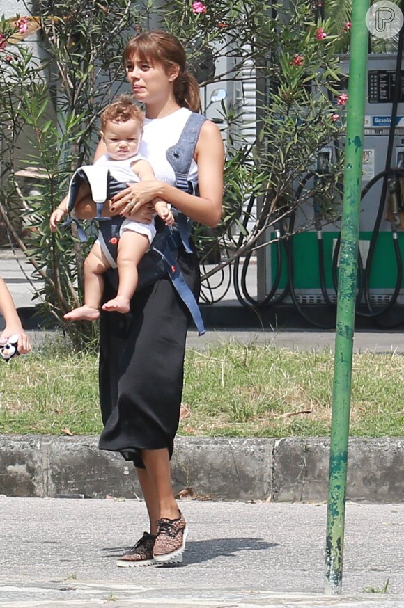 Sophie Charlotte exibiu novo visual em passeio com a família, neste domingo, 22 de janeiro de 2017