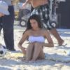 Mariana Rios exibe o corpo em forma de biquíni durante gravação de 'Além do Horizonte' na praia do Recreio dos Bandeirantes, Zona Oeste do Rio de Janeiro