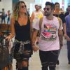 Bruno Gagliasso e Giovanna Ewbank usam calças rasgadas e esbanjam estilo em aeroporto do Rio de Janeiro