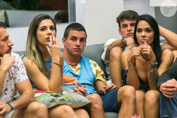 Na primeira festa do 'Big Brother Brasil 17', Manoel beijou Vivian e Antonio ficou com Mayara