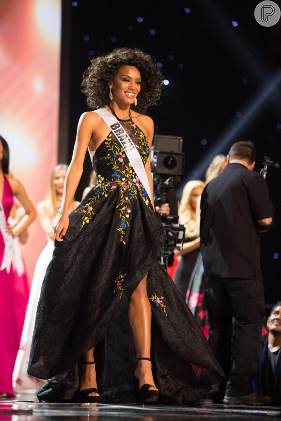 Representando o Brasil, Raissa Santana não trouxe a coroa para o país. Ela ficou entre as 13 finalistas do concurso