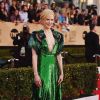 Nicole Kidman foi o grande destaque do tapete vermelho do SAG Awards 2017 com um poderoso vestido Gucci verde, todo bordado com paetês e canutilhos, criado por Alessandro Michele
