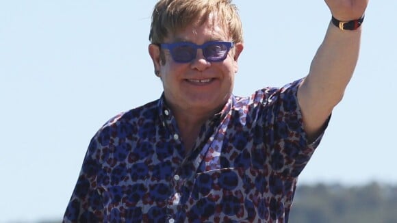 Elton John é pai pela segunda vez, depois de recorrer à mesma mãe de aluguel
