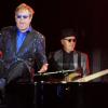 Elton John desembarca no Brasil em fevereiro