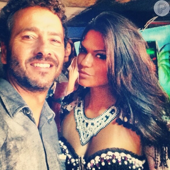 Marcos Palmeira posa durante as gravações no Rio de Janeiro com a Miss Amazonas Internacional Suzanny Silva, que também participa da série
