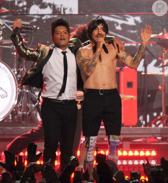 A banda Red Hot Chili Peppers assumiu que fez playback durante o show do último Super Bowl, no última segunda-feira, 3 de fevereiro de 2014