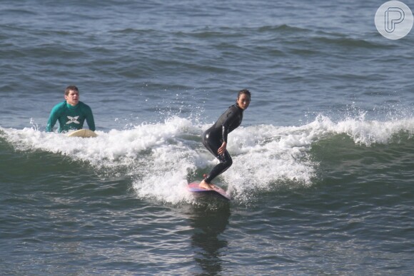 Daniele Suzuki fez aula de surfe na manhã desta terça-feira, 11 de fevereiro de 2014