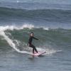 Daniele Suzuki aproveitou o calor desta terça-feira, 11 de fevereiro de 2014, para surfar. A atriz escolheu a praia da Macumba, na Zona Oeste do Rio de Janeiro 