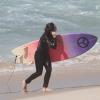 Daniele Suzuki aproveitou o calor desta terça-feira, 11 de fevereiro de 2014, para surfar. A atriz escolheu a praia da Macumba, na Zona Oeste do Rio de Janeiro 