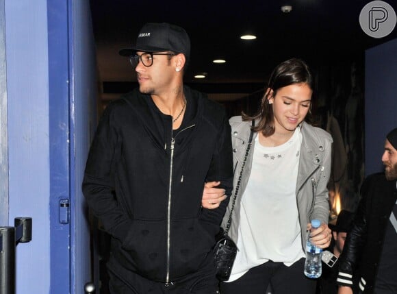 Neymar está em Barcelona na companhia da namorada, Bruna Marquezine, que já deixou o Caribe