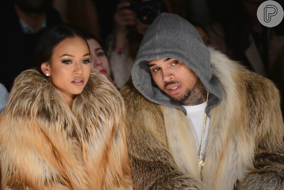 Chris Brown foi denunciado por tentar matar a ex-namorada Karrueche Tran, que conseguiu uma ordem de restrição do cantor