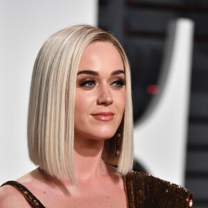 Katy Perry não mudou a cor, apenas o corte de seus fios
