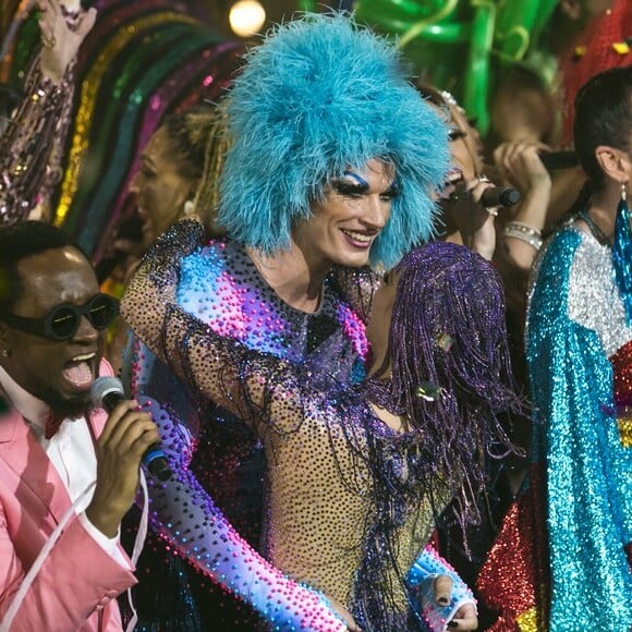 Rodrigo Hilbert surpreendeu a todos ao surgir de drag queen no programa 'Amor & Sexo', da TV Globo, na noite desta quinta-feira, 02 de março de 2017