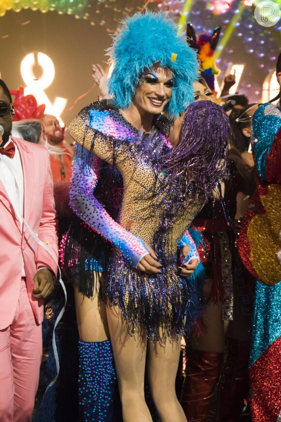 Rodrigo Hilbert, de drag queen, só revelou ser ele no programa 'Amor & Sexo', após dar um beijão na mulher, Fernanda Lima
