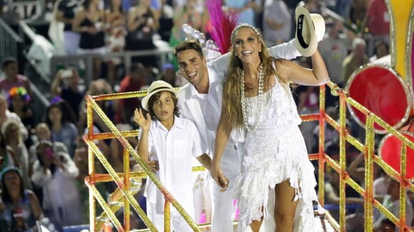 Ivete Sangalo voltará a desfilar com marido e filho nas campeãs: 'Vêm todos'