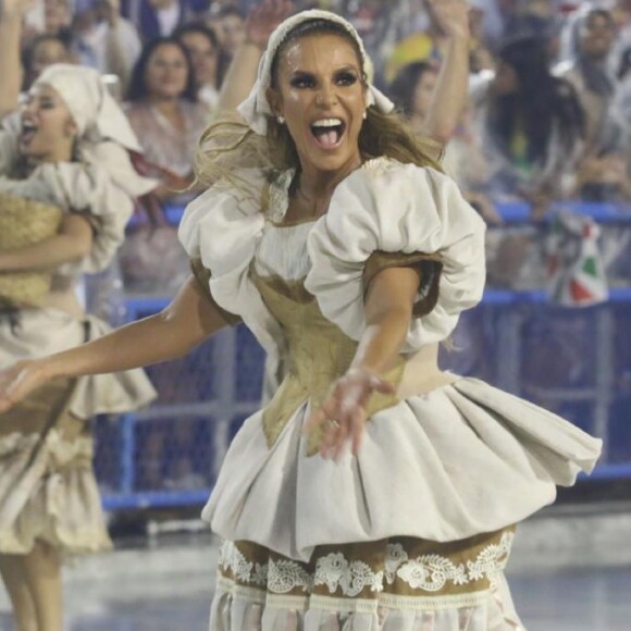 Ivete Sangalo brilhou na coissão de frente da Grande Rio e repetirá apresentação no desfile das Campeãs