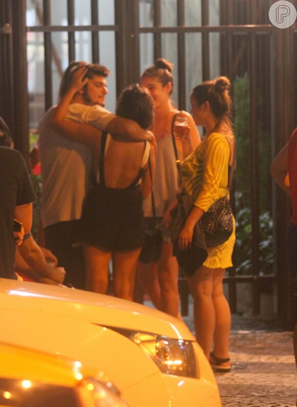 Gissoni foi visto em clima íntimo com uma mulher em um bar do Leblon, na zona sul do Rio