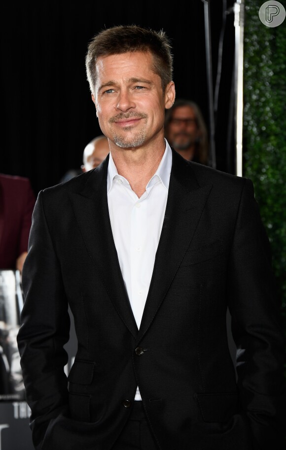 Brad Pitt teria trocado com mensagens com sua ex-mulher Jennifer Aniston