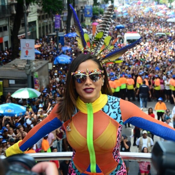 Anitta vai estudar no exterior para fazer carreira internacional