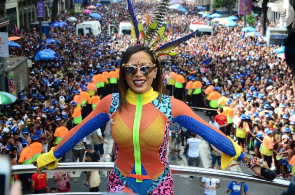 Anitta comandou o Bloco das Poderosas, na manhã deste sábado, 4 de março de 2017, no Rio de Janeiro