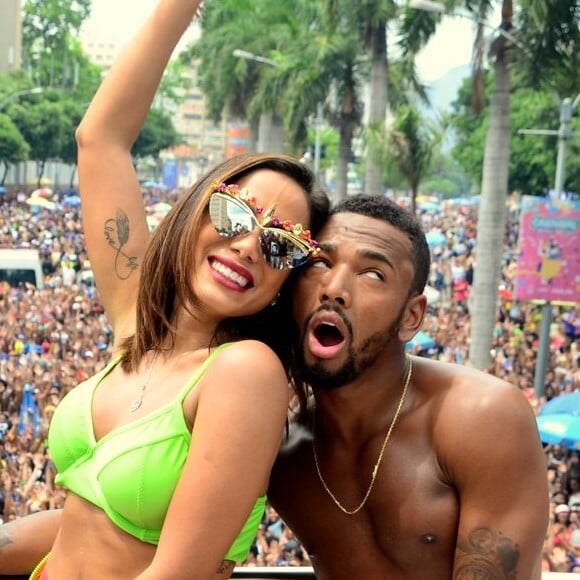 Anitta se divertiu com Nego do Borel no Bloco das Poderosas