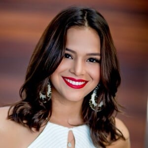 Bruna Marquezine admitiu não ser muito presa aos exercícios e nem à alimentação: 'Quando chego em casa cansada, não quero uma salada: quero pizza'