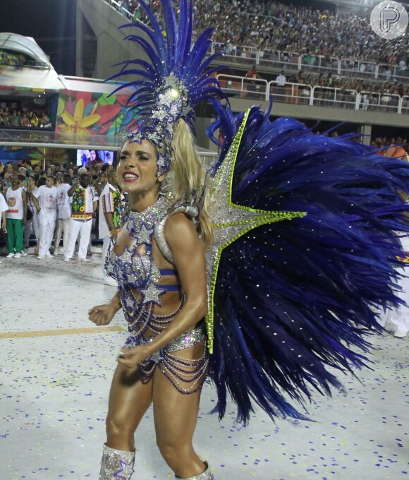 Monique Alfradique mostrou garra no desfile das campeãs no Sambódromo