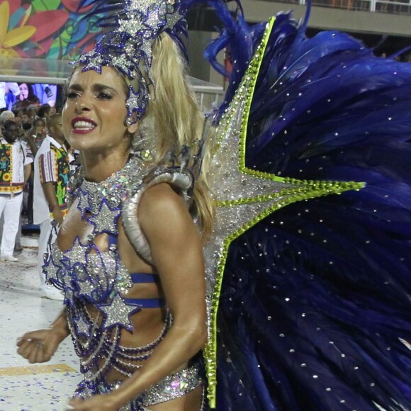 Monique Alfradique mostrou garra no desfile das campeãs no Sambódromo