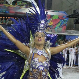 Monique Alfradique mostrou samba no pé no desfile das campeãs na Sapucaí
