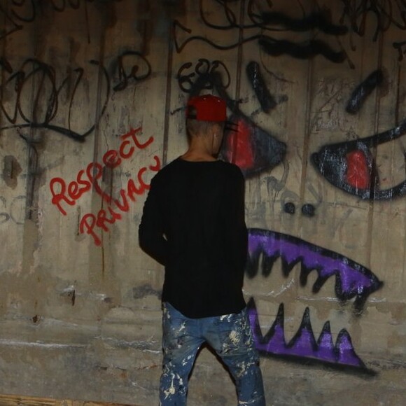Justin Bieber foi investigado ao pichar muro em sua mais recente passagem pelo Brasil