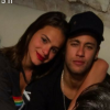 Bruna Marquezine apareceu abraçada com Neymar ao receberem Felipe Araujo na casa do jogador em Barcelona, na Espanha