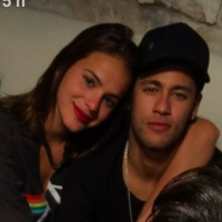 Bruna Marquezine abraça Neymar e canta com irmão de Cristiano Araújo: '2ª voz'