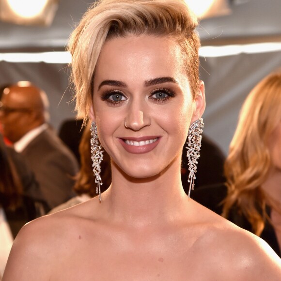 'Atualmente estou aceitando currículos de amigos de verdade', brincou a artista