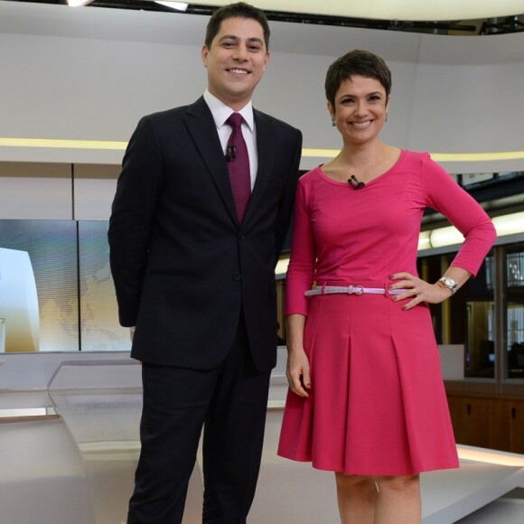 Evaristo, que apresenta o "Jornal Hoje", ainda elogiou o look final do internauta