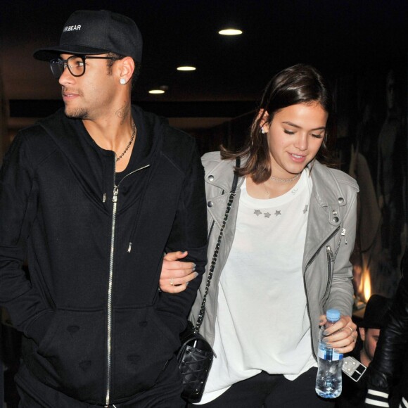 Bruna Marquezine e Neymar se divertiram jogando pôquer com amigos do jogador