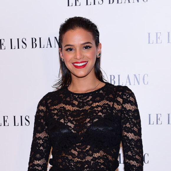 'As pessoas estão acostumadas a nos ver emendando uma novela na outra e tem alguns anos que eu não tiro férias. Somos humanos e precisamos de férias', disse Bruna Marquezine