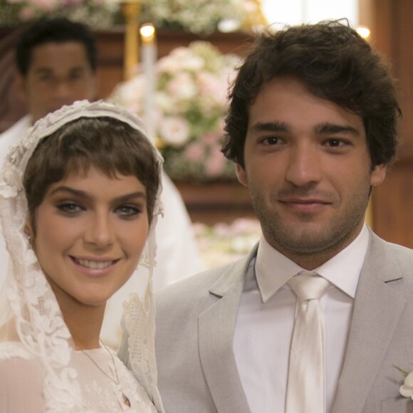 Isabella Santoni avaliou Tiago (Humberto Carrão), par de sua Letícia na novela 'A Lei do Amor': 'Canalha'